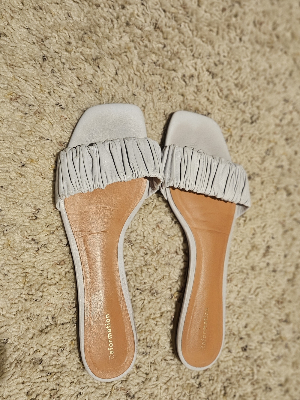 Reformation White Ruched Slide - Picture 5 of 5
